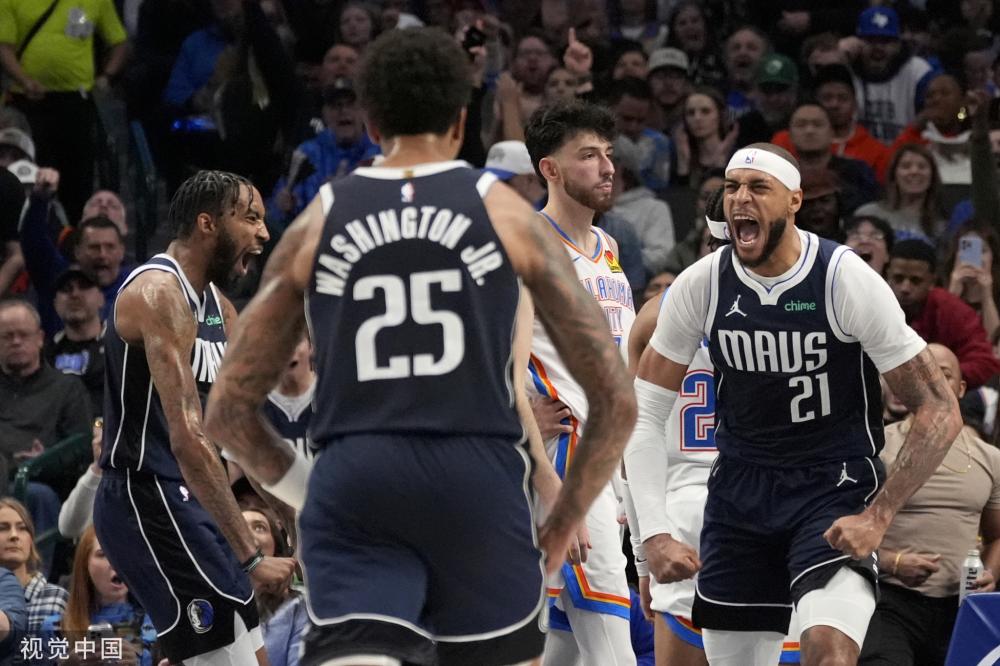 随着全球足 随着全球足