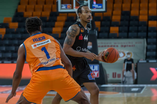 岭间飞行时 岭间飞行时